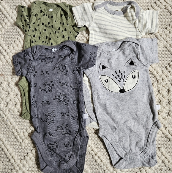 Just Born Organic Cotton Newborn Onesies - Picture 1 of 3